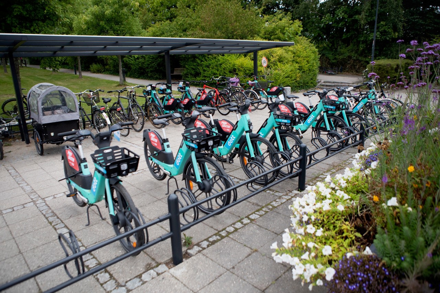 De to første ture på lejecykler er gratis. Det vil opfylde et behov for nem transport for bl.a. turister, der vil til f.eks. Sophienholm, Frilandsmuseet, Taarbæk eller Frederiksdal.