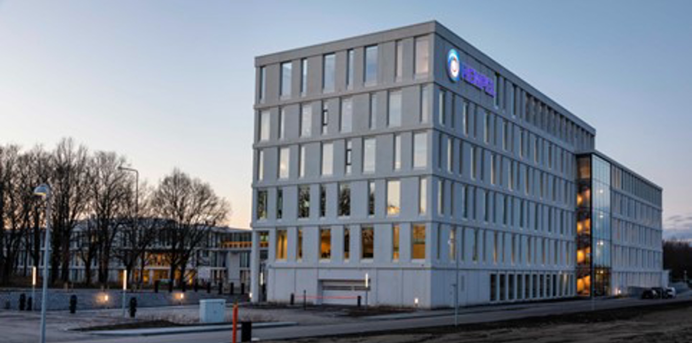 Hempels nye bygninger set fra motorvejen