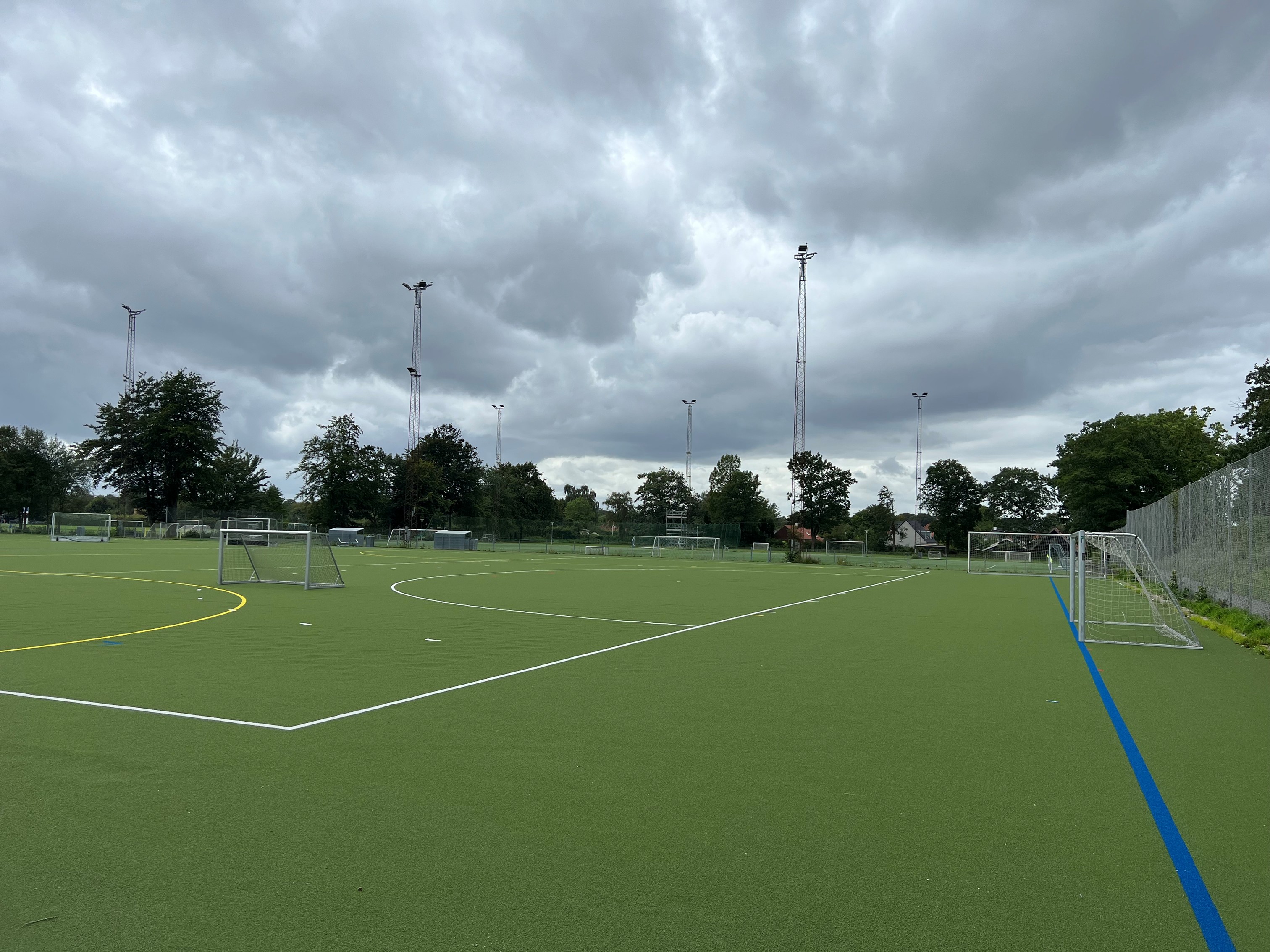 Billedet viser eksisterende kunstgræsbaner i Lyngby Idrætsby